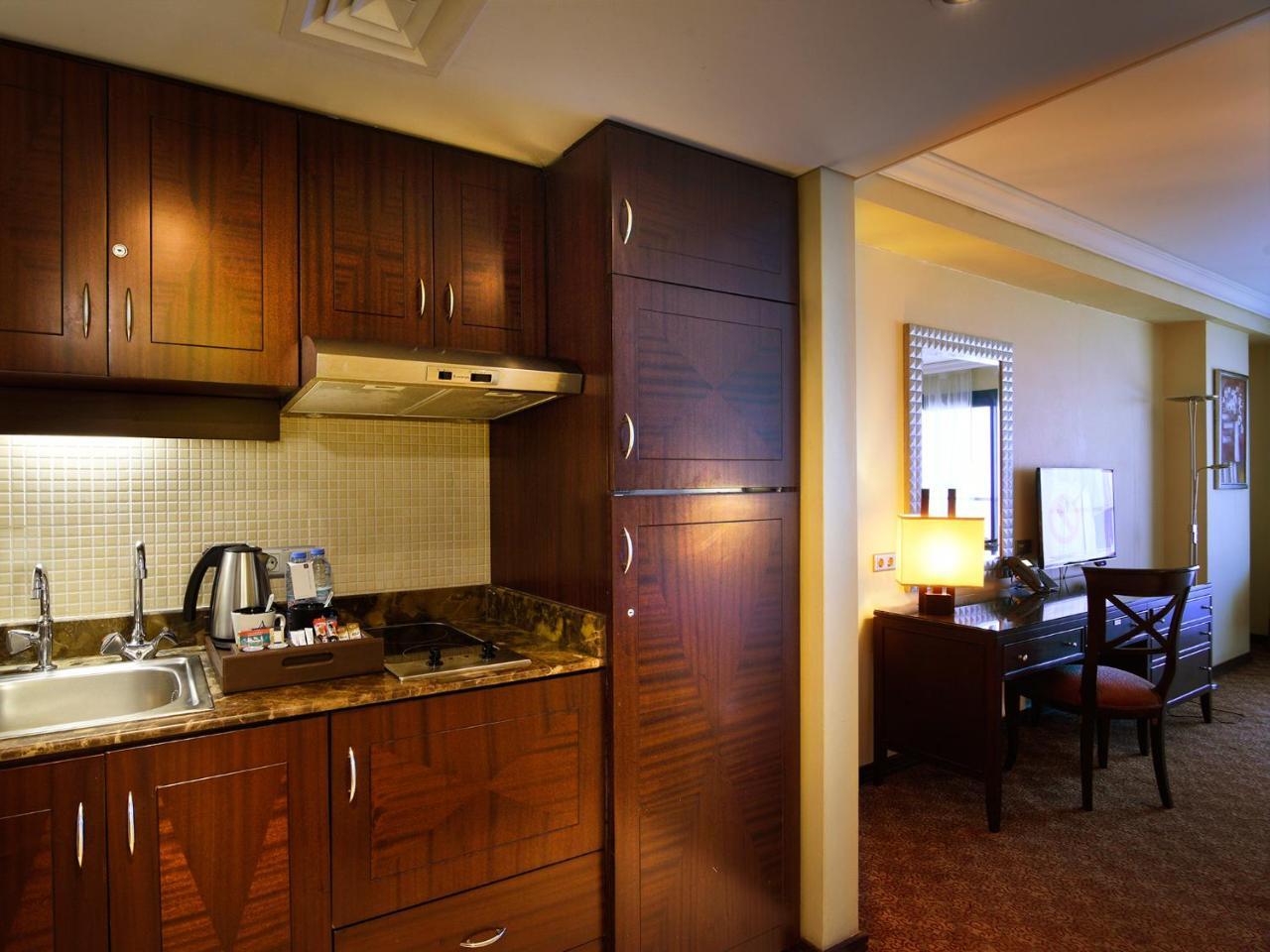 Raouche Arjaan By Rotana Aparthotel